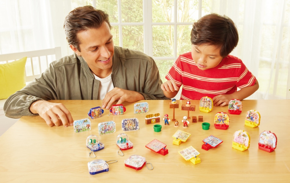 スーパーマリオ マイクロゲームシリーズであそぶ大人とこどものイメージ画像